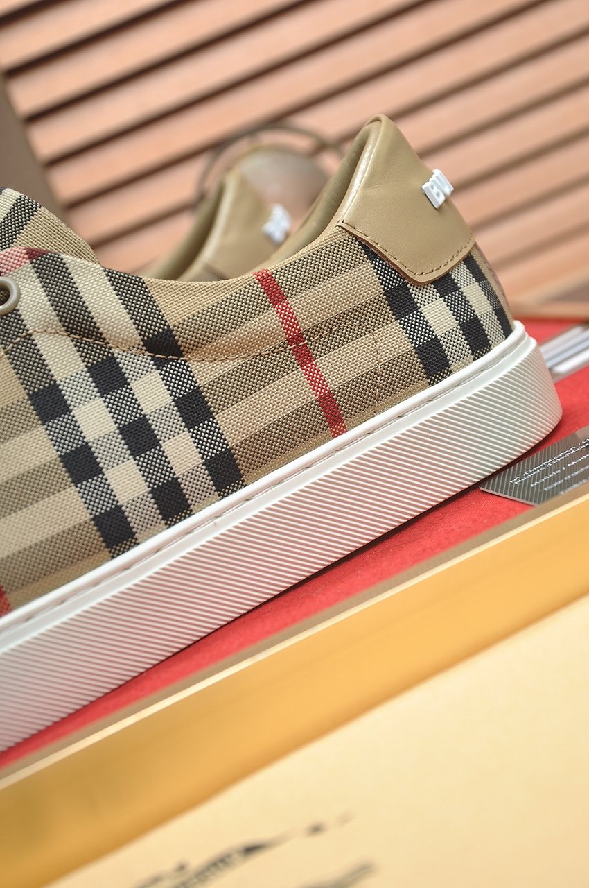 Burberry Beige Plaid Low-Top Sneakers - Leather Lining